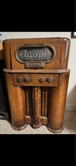 Vintage Philco Console Tube Radio