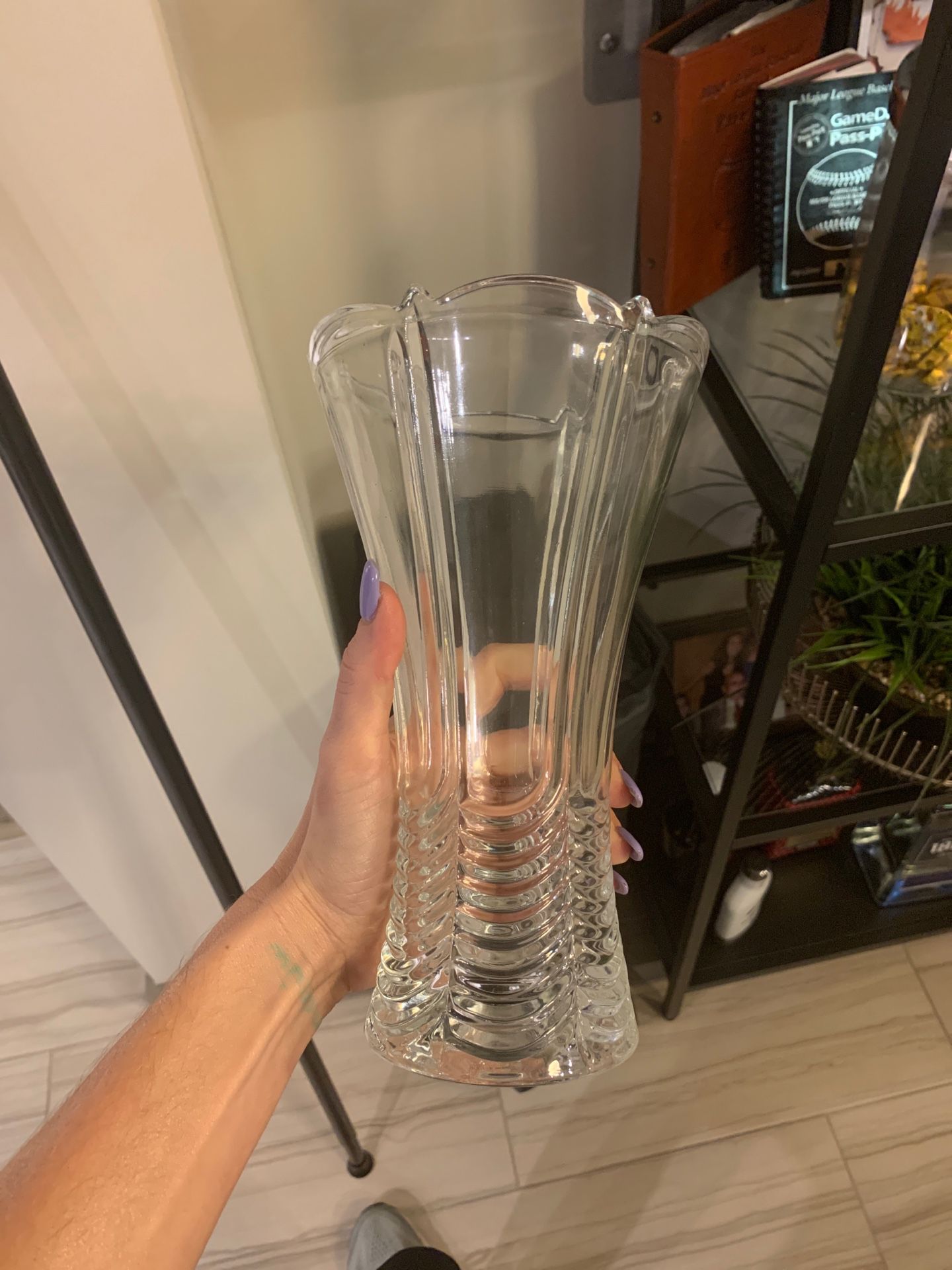Glass flower vase