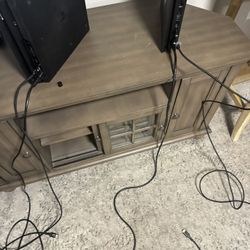 2 Playstation 4 PRO 4k Consoles With 3 Controllers, Turtle Bay Headset And All Wires