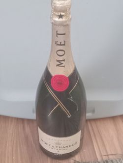 Moet display,16 inch tall,green color,,Great for bar tender!!!
