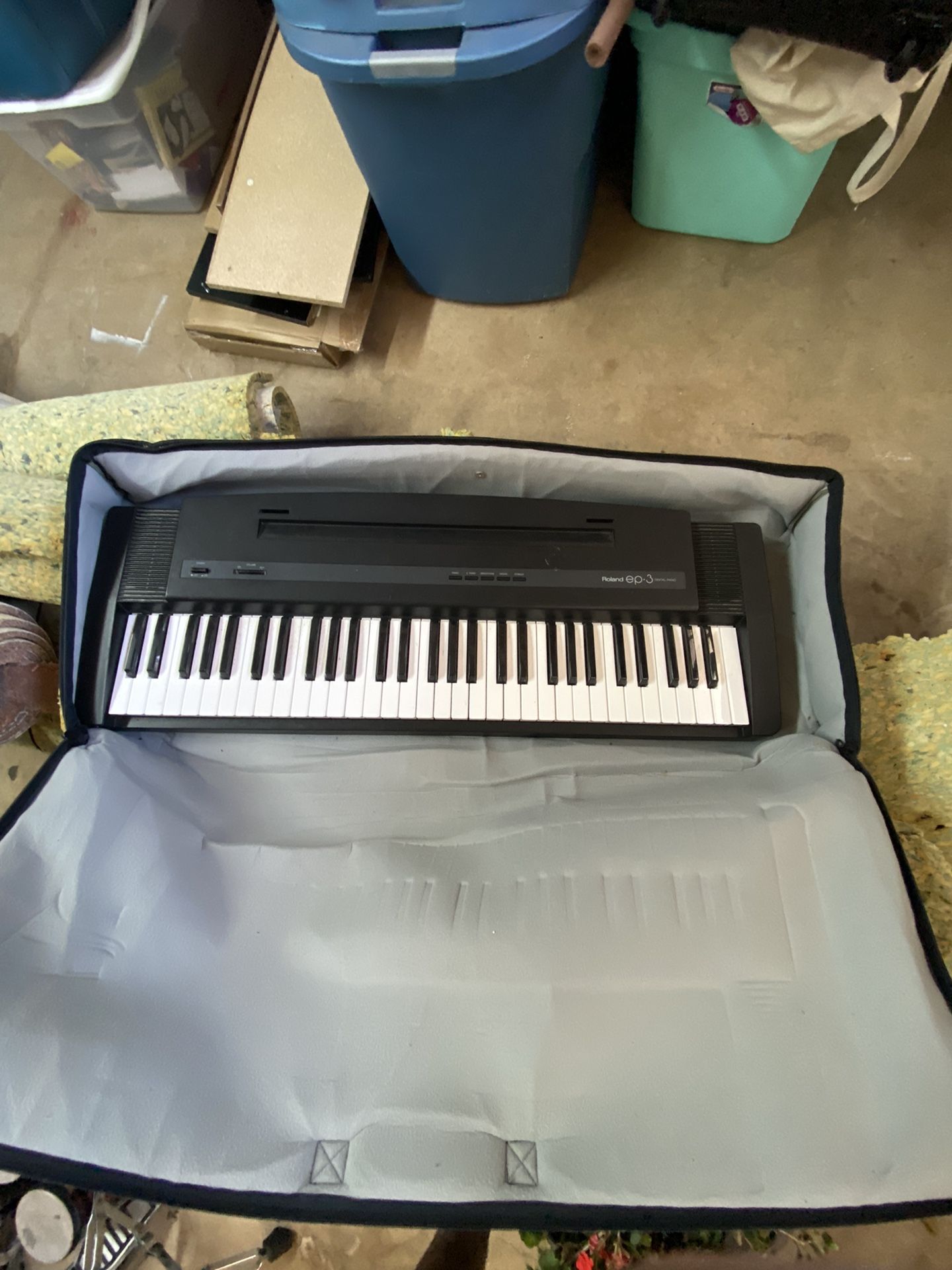 Roland EP3 Keyboard With Case And Kurzweil Pedal for Sale in San Antonio, TX OfferUp