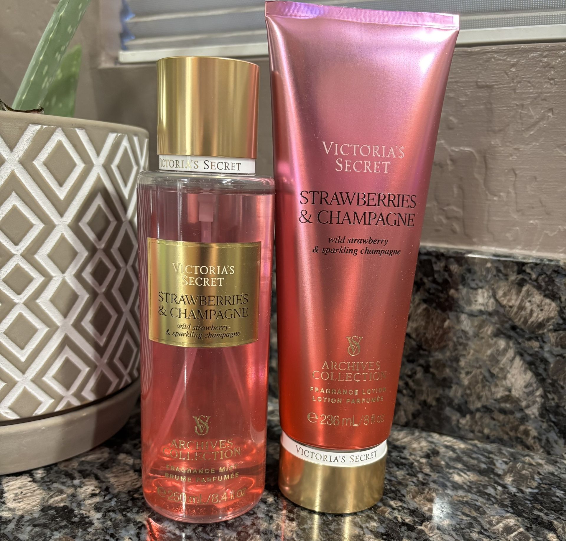 NEW VICTORIAS SECRET PINK STRAWBERRIES AND CHAMPAGNE FRAGRANCE MIST AND LOTION SET $18!!
