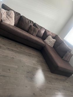 Living Room Items (Make Offer)