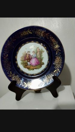 LIMOGES CASTELL PORCELAIN PLATE 9.6"