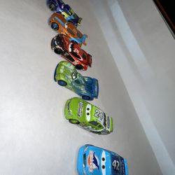  Disney Pixar Cars Lot Of 6 Cars  32$