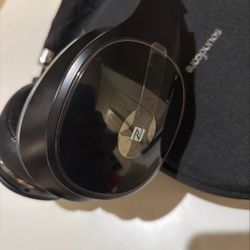 Samsung level over ear Smart wireless noise canceling headphones