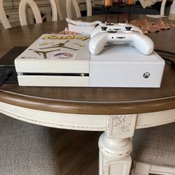 Xbox One W/ 2 Controllers