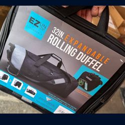 $30 NWT traveler’s club 32” expandable ez-unzip rolling duffle bag