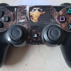 PLAYSTATION 4 CONTROLLER 