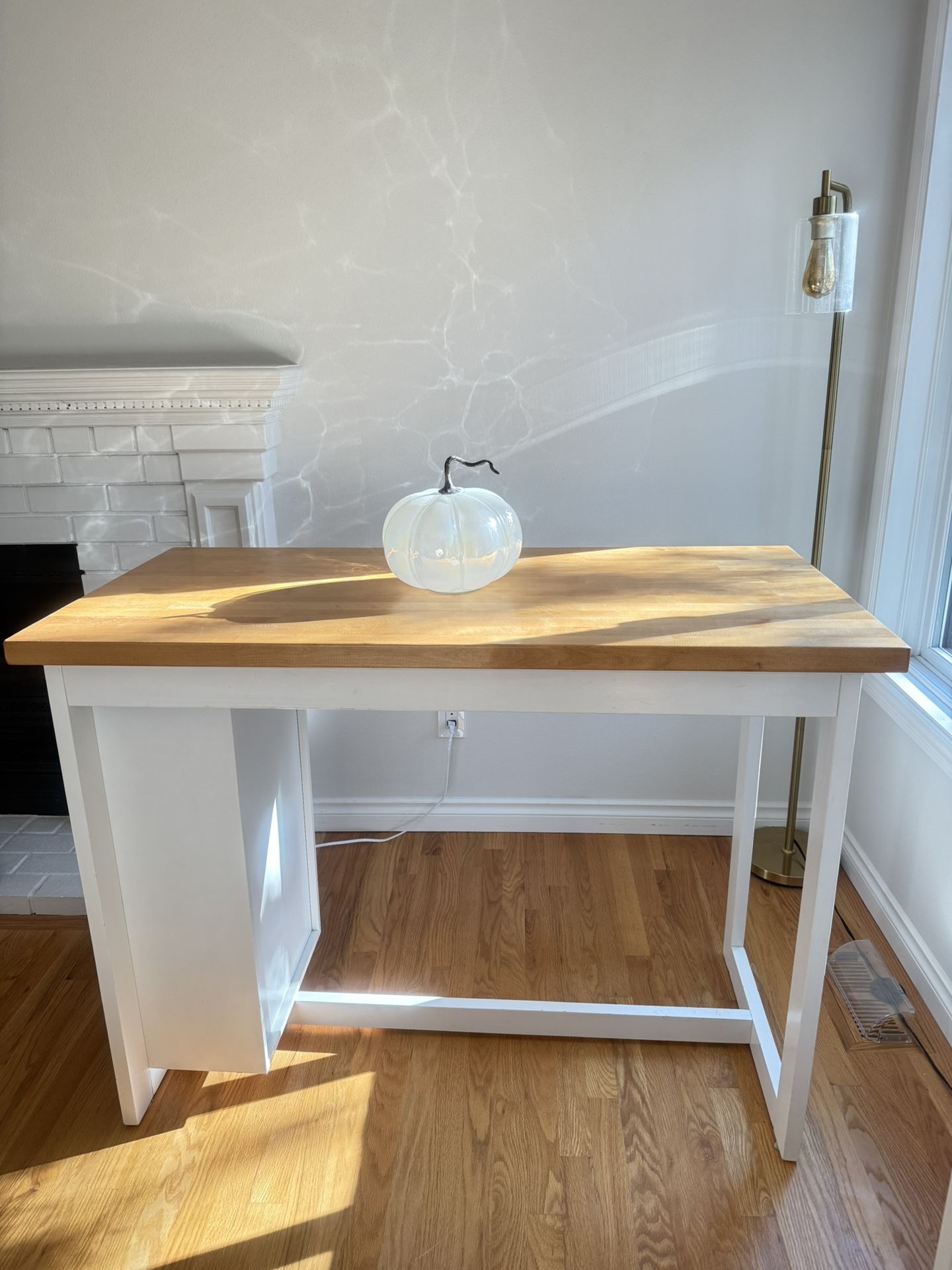 Kitchen Island In Good Condition with Seating for Four, Craft Table, Work Table, Butcher Block, Bookshelf