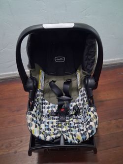 Evenflo baby carseat