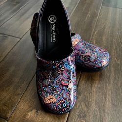 Easy Street Shoes (Women’s Work Shoes)