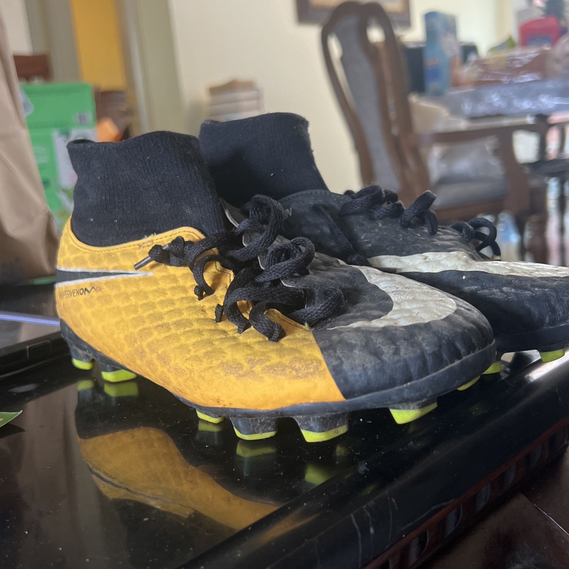 5.5 Y Soccer Shoes