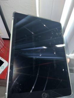 iPad Pro 9.7 2017 Model (Cracked Screen)