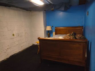 Sleigh bed queen size bed frame