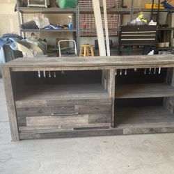 Beautiful Tv Stand For Fast Sale $$25 