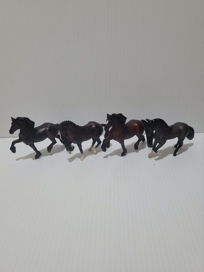 BREYER Stablemates Lot- 4 #6221, #5623, #5906, #5412 Vintage 3"X3.5"