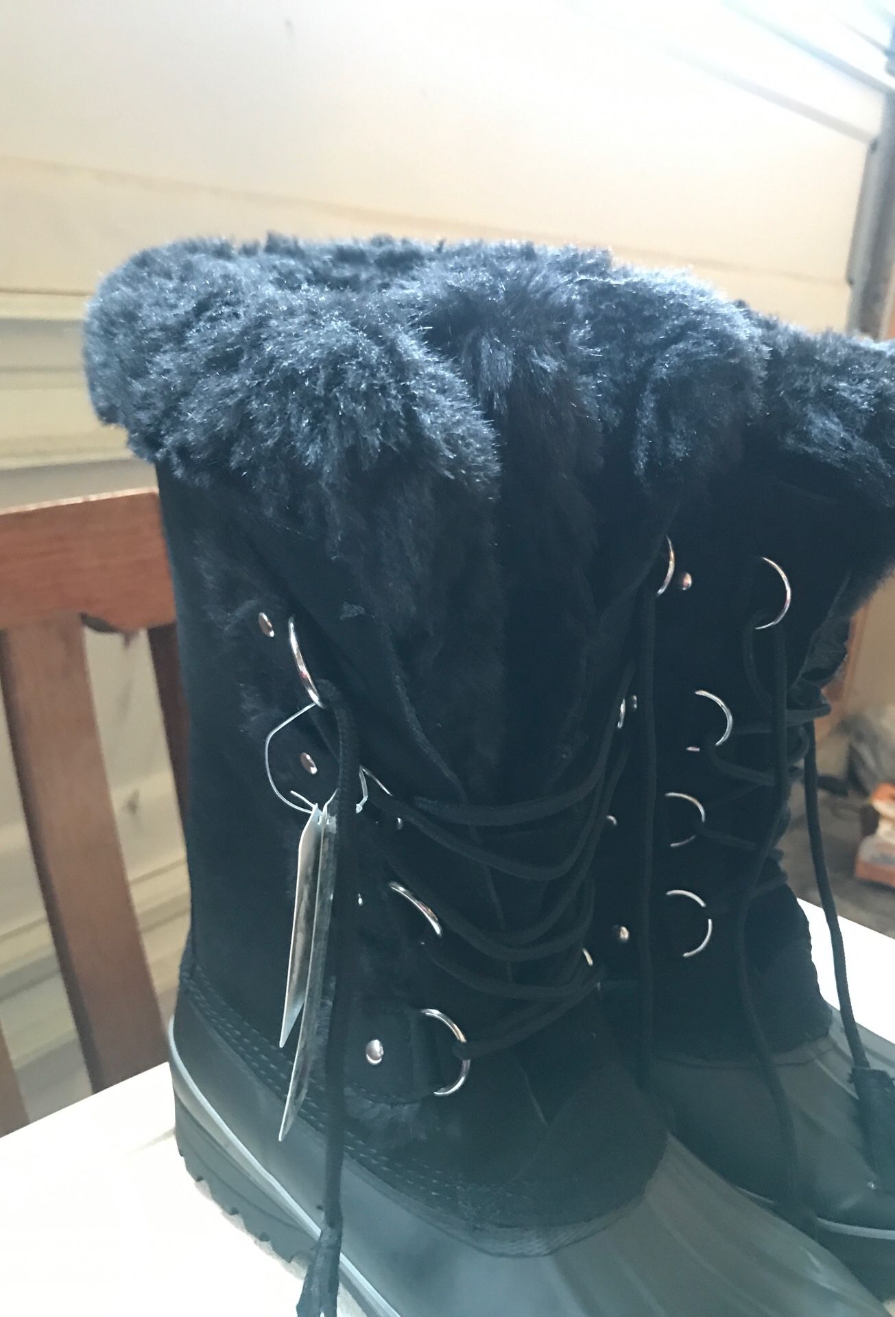 Snow boots