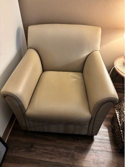 Living room /dinning room chair 2 available