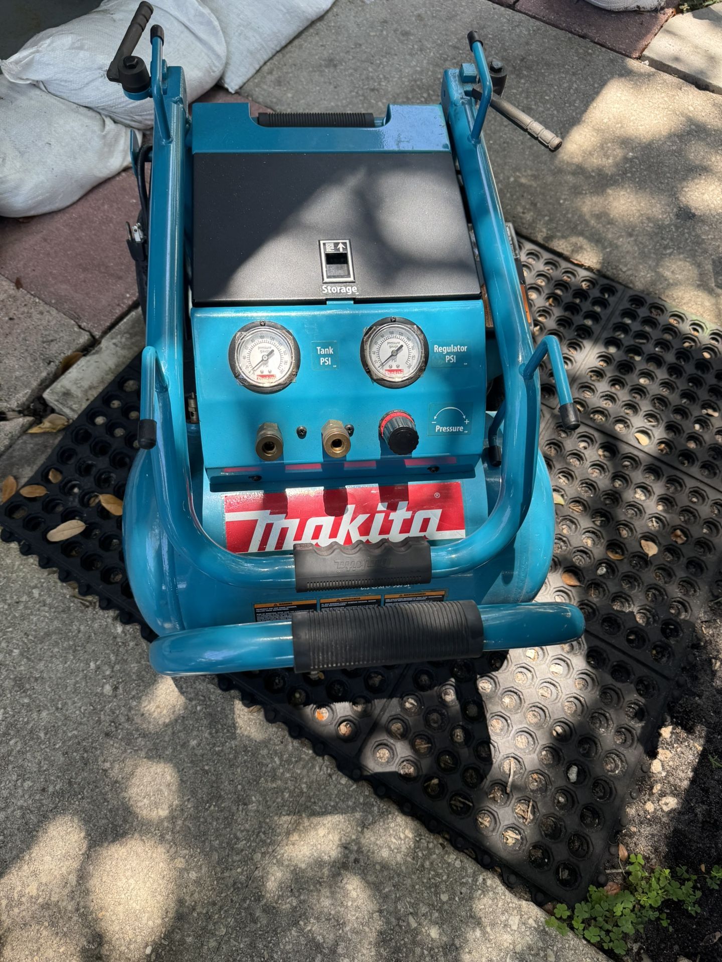 Makita Compressor Like New