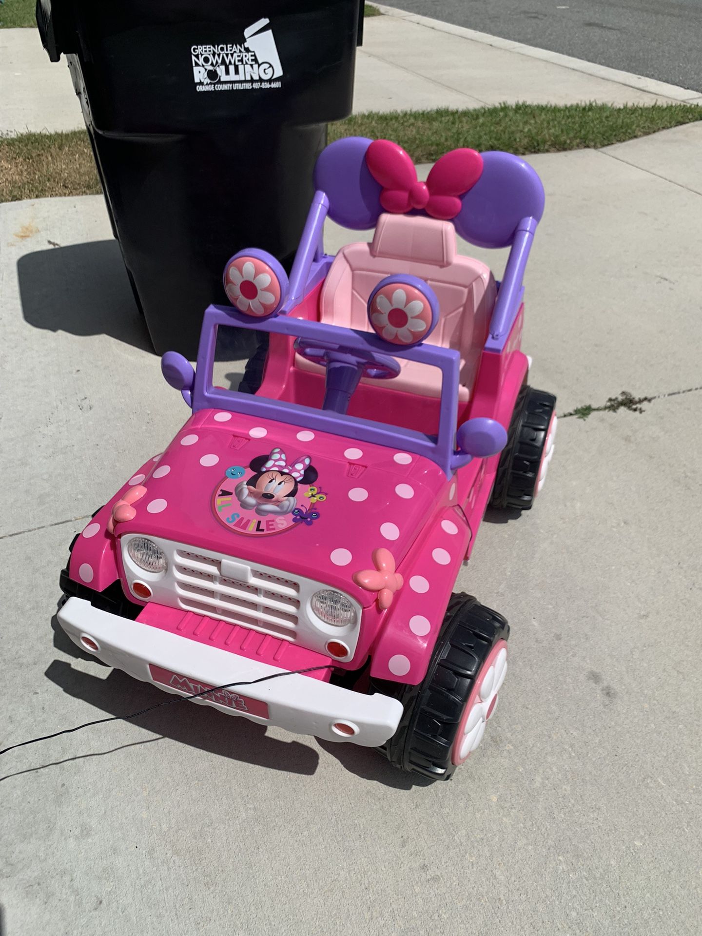 Flower Power Minnie Mouse 6v Ride On Minnie Mouse 6V Battery - Main Image