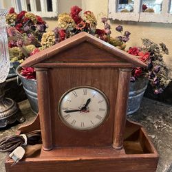 Antique electric clock in working condition $45 pick up in Canyon country Cross posted MQ