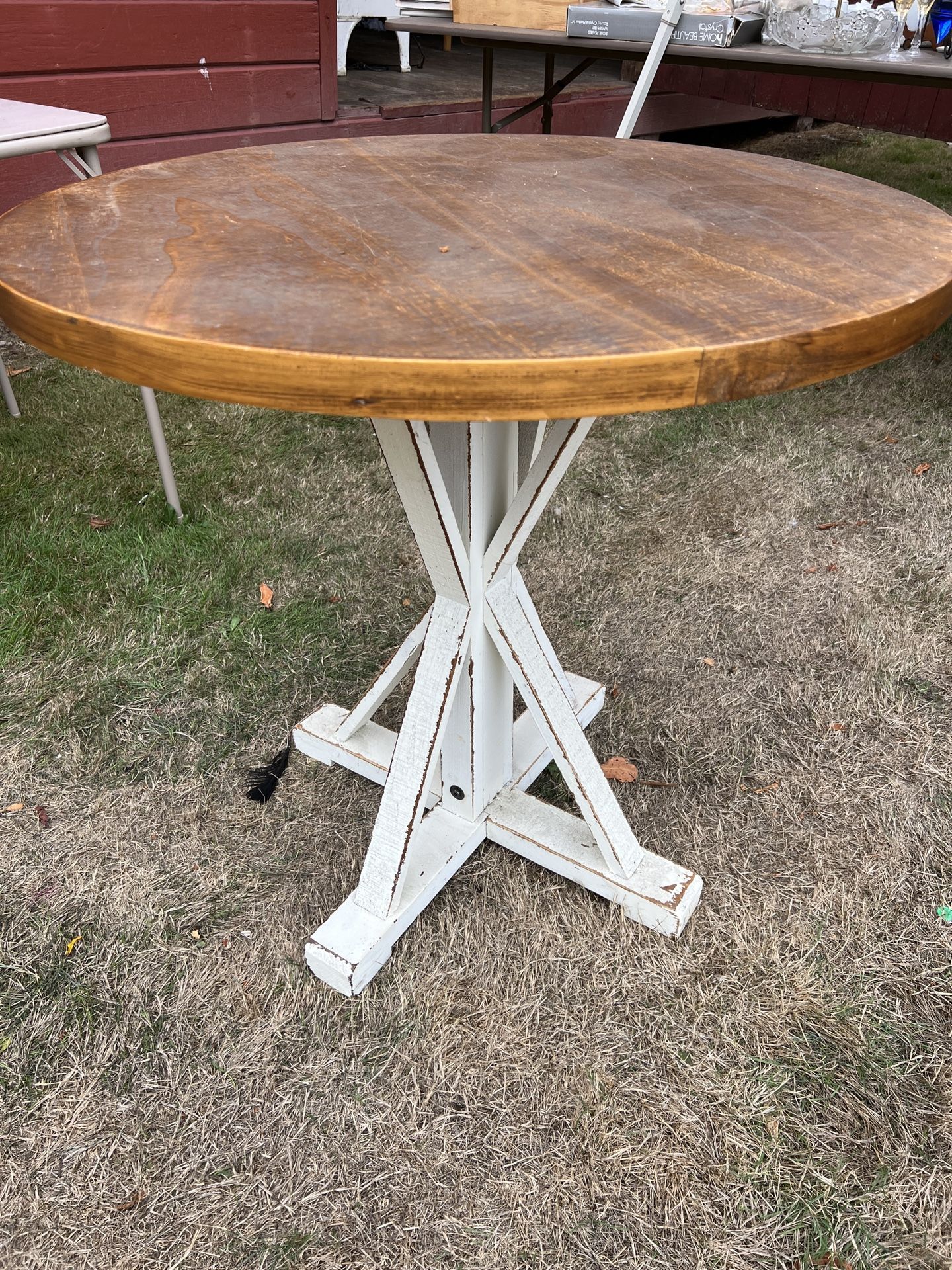 Round Table 30” Tall, 31.5” Wide