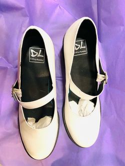 Size 9 dirty laundry white shoes New