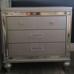 Bedside table (pair)