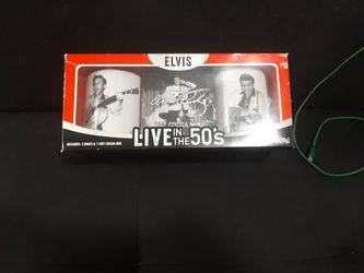 Elvis live in the 50,s 2 mugs and cocoa mix