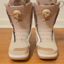 Kiana Dual BOA Snowboard Boots - Women Size 7.5