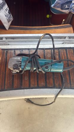 Makita 100 mm (4”) Disc Grinder, model 9501B