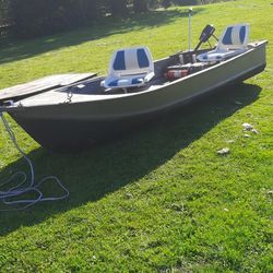 12' Aluminum Boat with Electric Trolling Motot