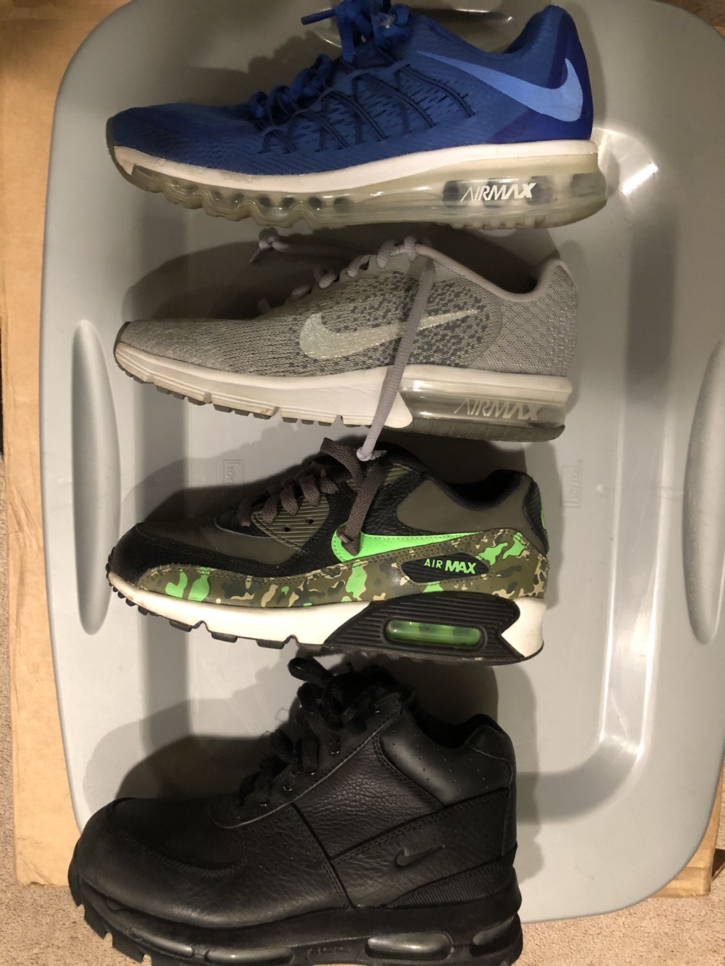 Boys Nike shoes size Y6