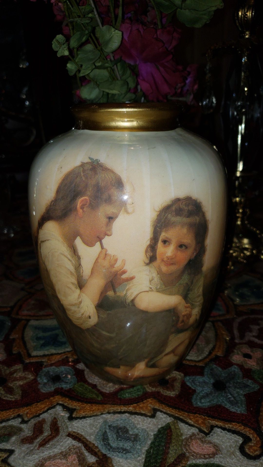 Vintage Victorian 1950s vase with two girls playing flute