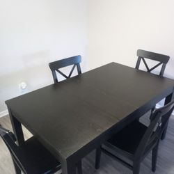 Dining Table +4 Chairs