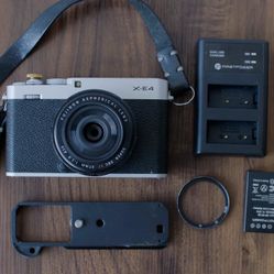 Fujifilm X-E4 Mirrorless Camera With Fuji XF 27 MM F/2.8 Lens X Mount + Extras