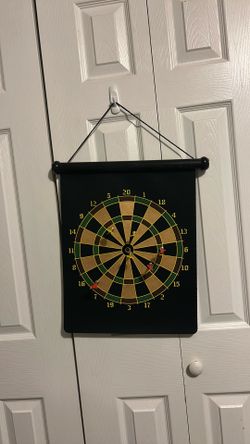 Magnetic dartboard