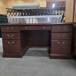 Grand Desk