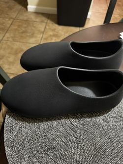 Yeezy Slippers Black