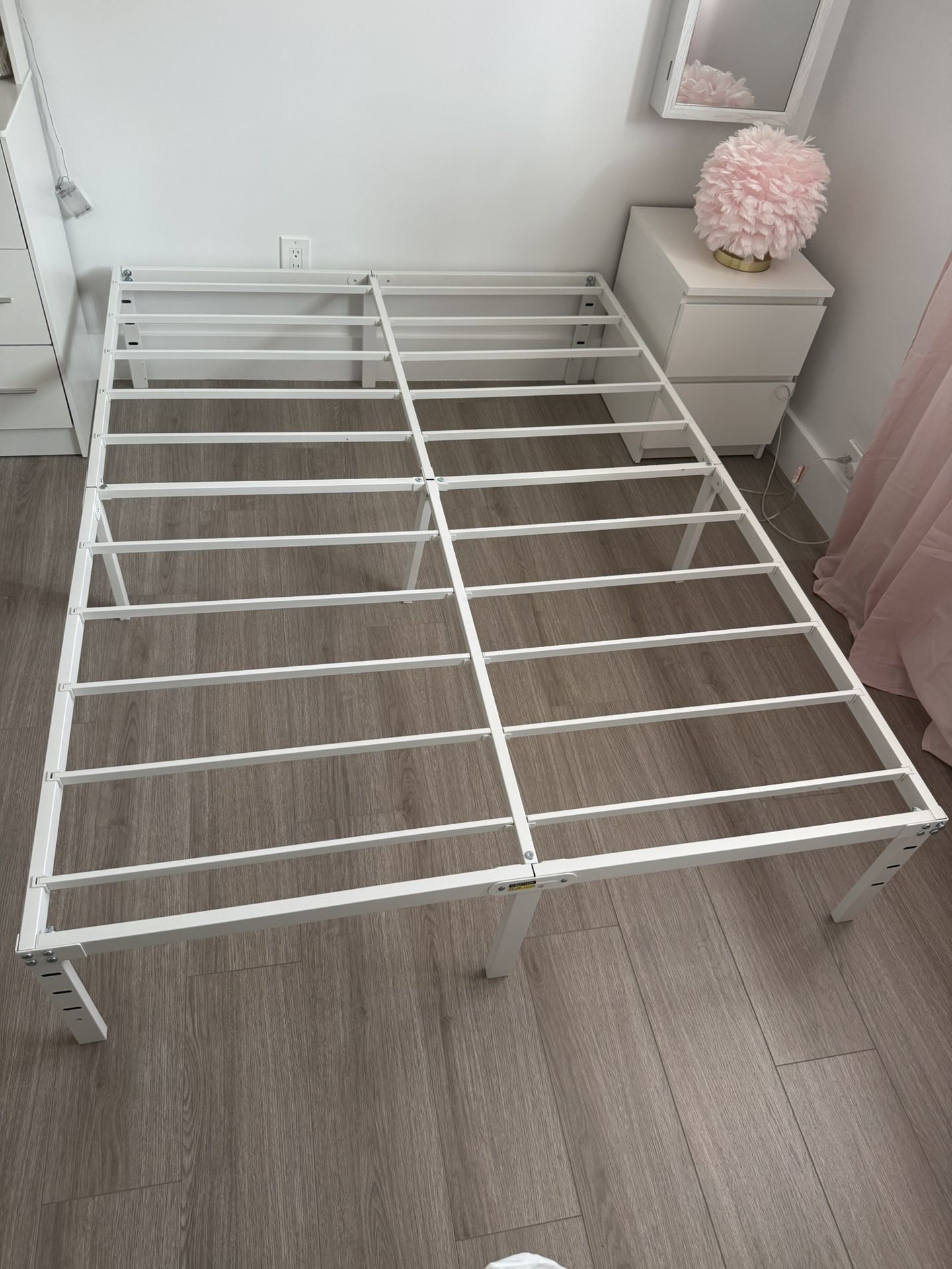 Full size Bed Frame - Metal Platform