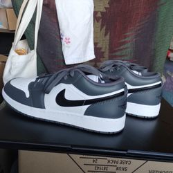 Brand New Size 7 Youth Boys Nike Jordan1Low 
