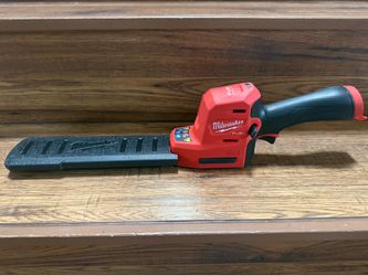 Milwaukee M 12 fuel hedge trimmer