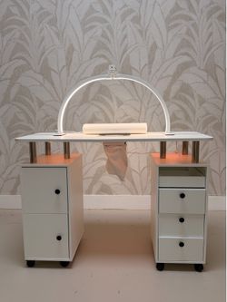 Nail table with lights & lamp