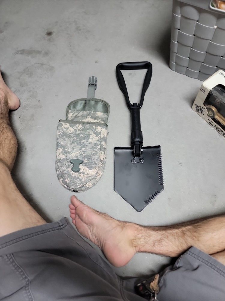 Entrenching Shovel