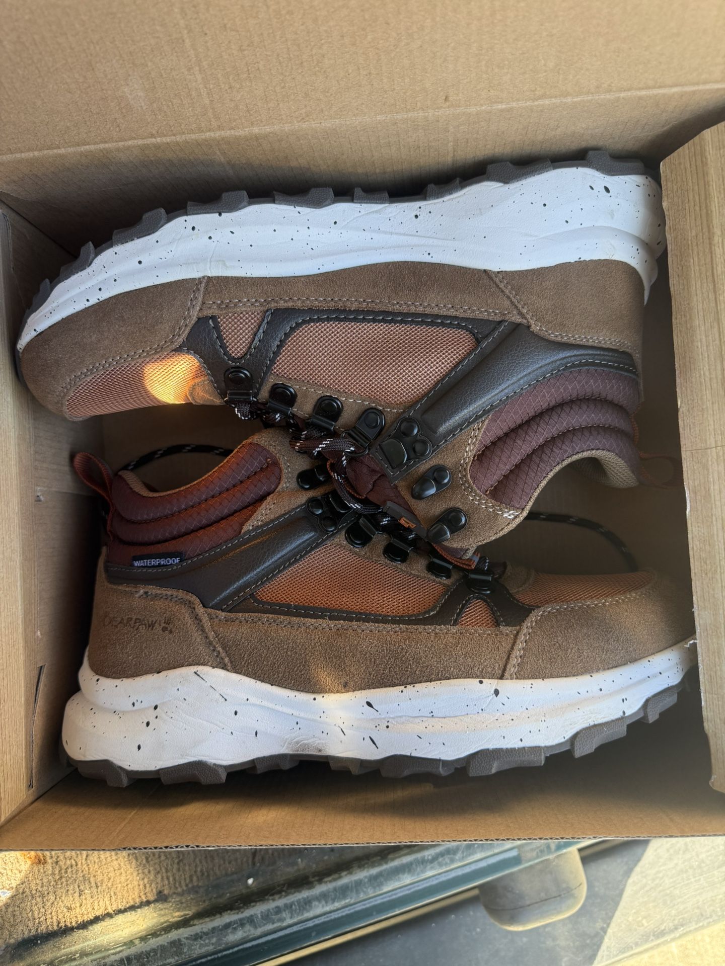 Boots 8 1/2 New 25 Dlls