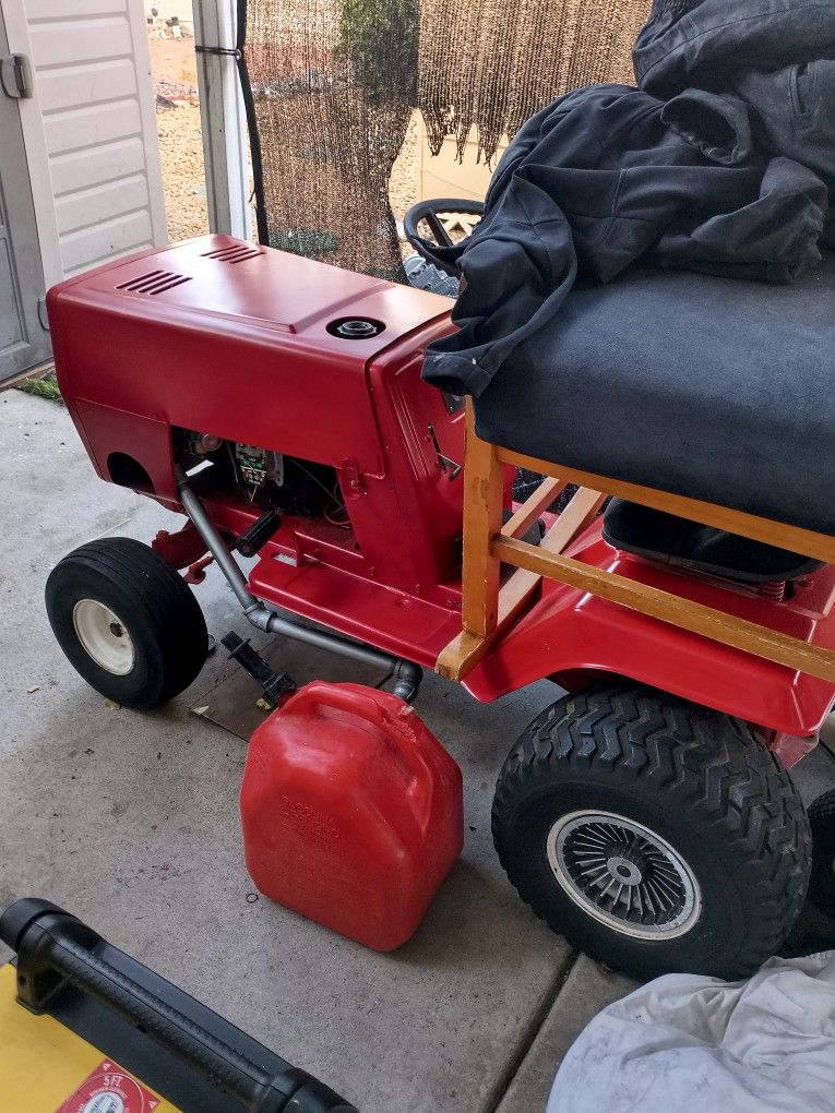 1983 Murray Tractor
