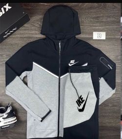 Nike trek suit large men