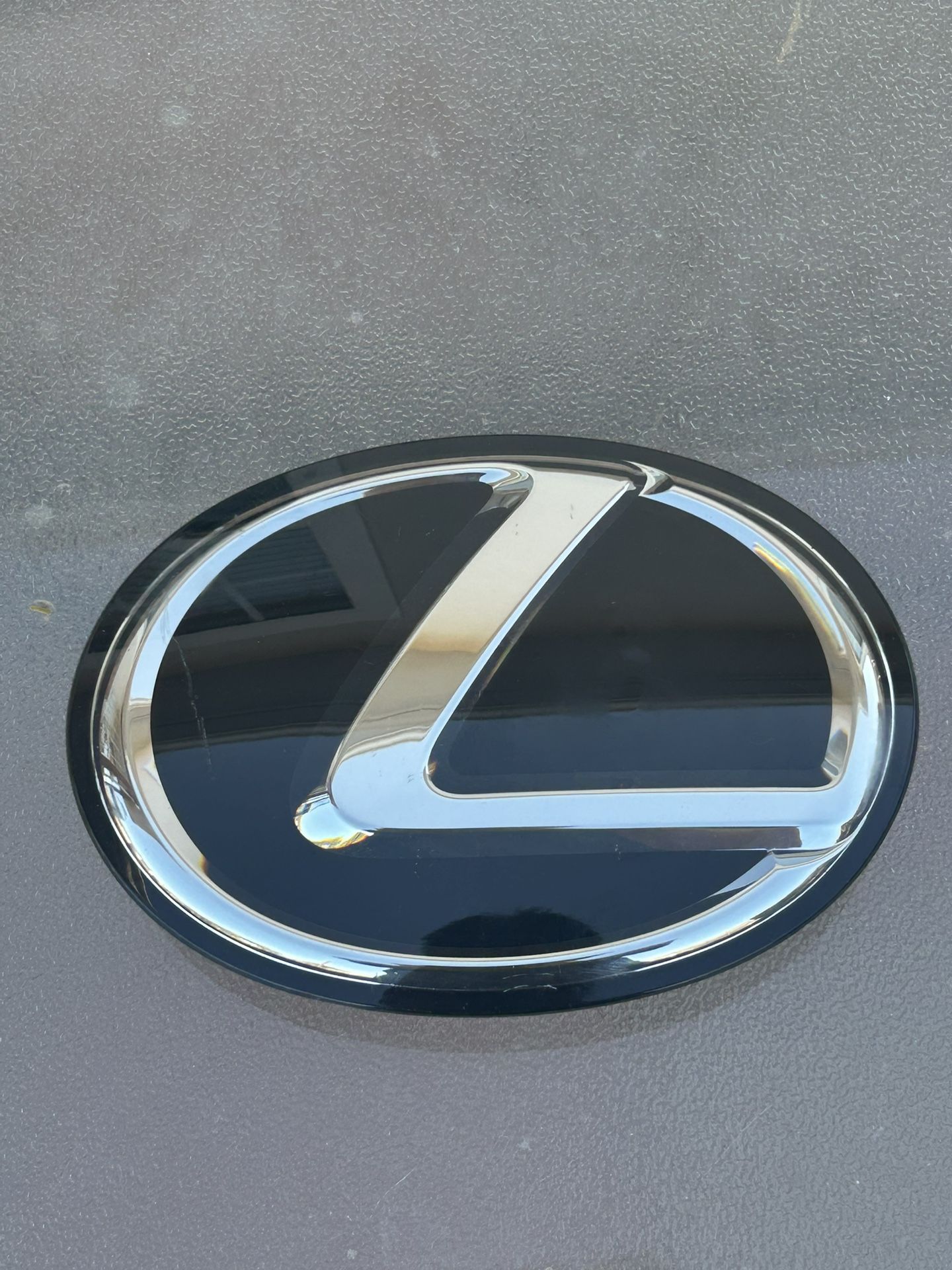 2018-2021 Lexus NX300 RC350 UX200 Front Grille Emblem 53141–53030 / 53040 OEM