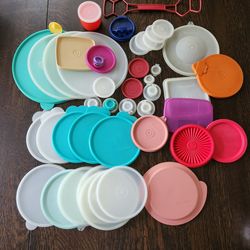 Tupperware Assorted Vintage Lids and Lid Storage Lot of 30+ lids $32